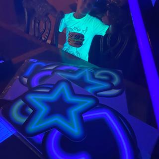 Black light reactive