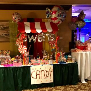 Popcorn &amp; Fry puffs in red/white containers