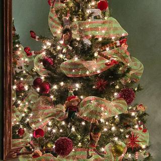 Santa&#39;s helpers working hard 😀