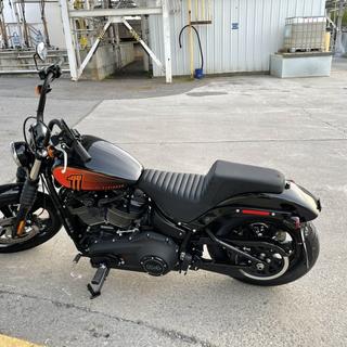 Saddlemen Black Tuck and Roll Step-Up Seat - 818-30-171 for 2018