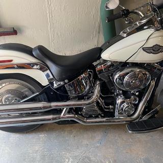 V-Twin Manufacturing Black Butt Bucket Solo Seat - 47-0624 for