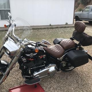 Mustang Seats Brown Wide Tripper Diamond Stitch Front Solo
