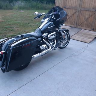 HogWorkz Vivid Black 4 in. Dual Cut Stretched Saddlebags
