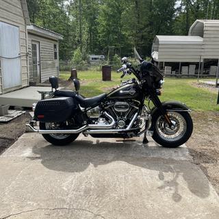 FREEDOM PERFORMANCE マフラーセット Freedom Performance Chrome 33 in. Sharktail True-Duals Exhaust