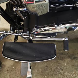 thumbnail image 2 of V-Twin Extended Chrome Heel Toe Shifter Set For Harley 1986-2020 - 21-0871 M4 2 of 4