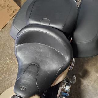 Mustang Summit Seat Black With Receiver - Harley Touring Comfort Seat