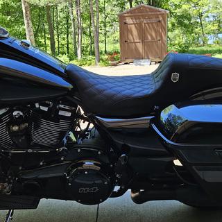 Saddlemen Black Pro Series SDC Performance Gripper Seat