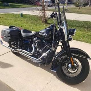 FREEDOM PERFORMANCE マフラーセット Freedom Performance Chrome 33 in. Sharktail True-Duals Exhaust