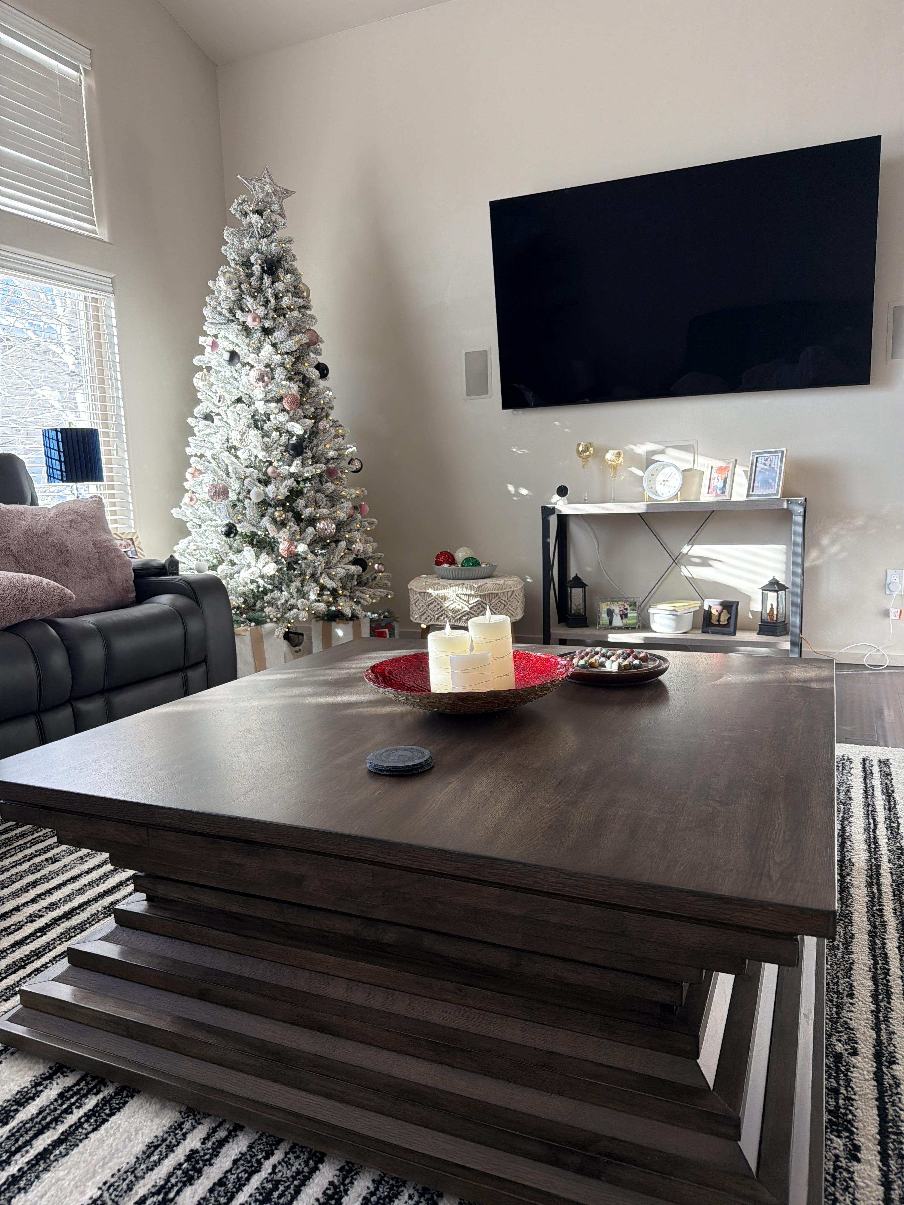 Hannodream Coffee Table | Ashley