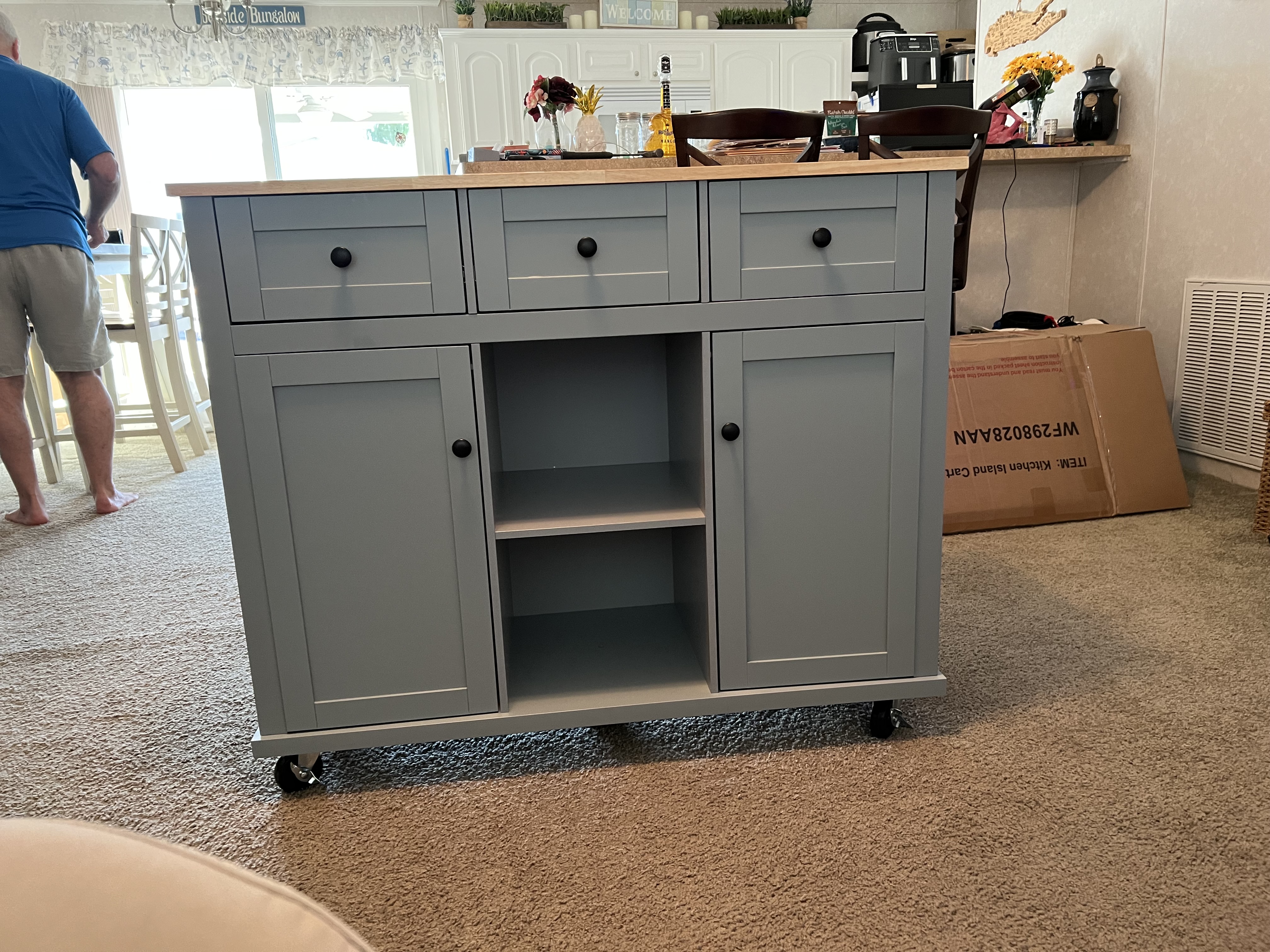 Dovelina Zenyra Kitchen Island | Ashley