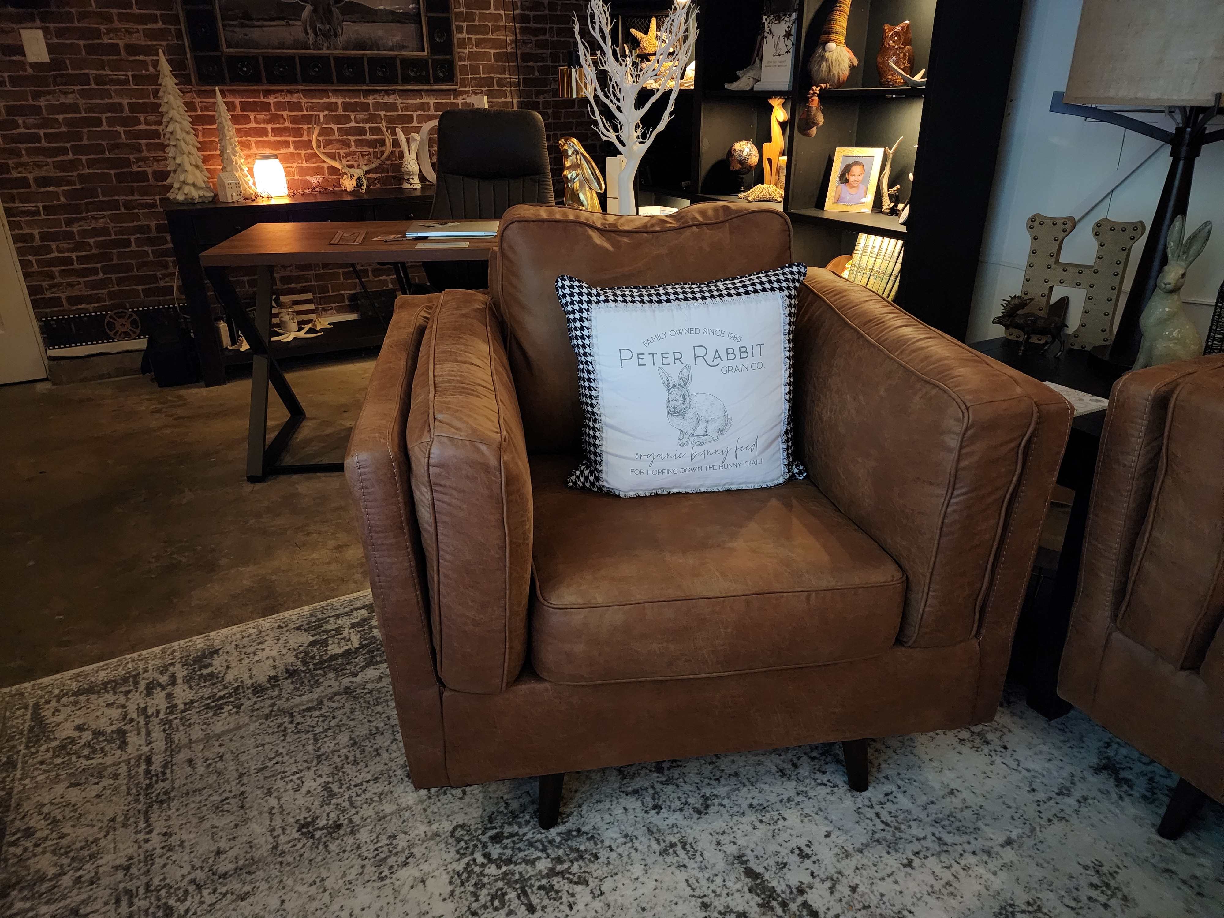茶 aimo Maimz Chair | Ashley