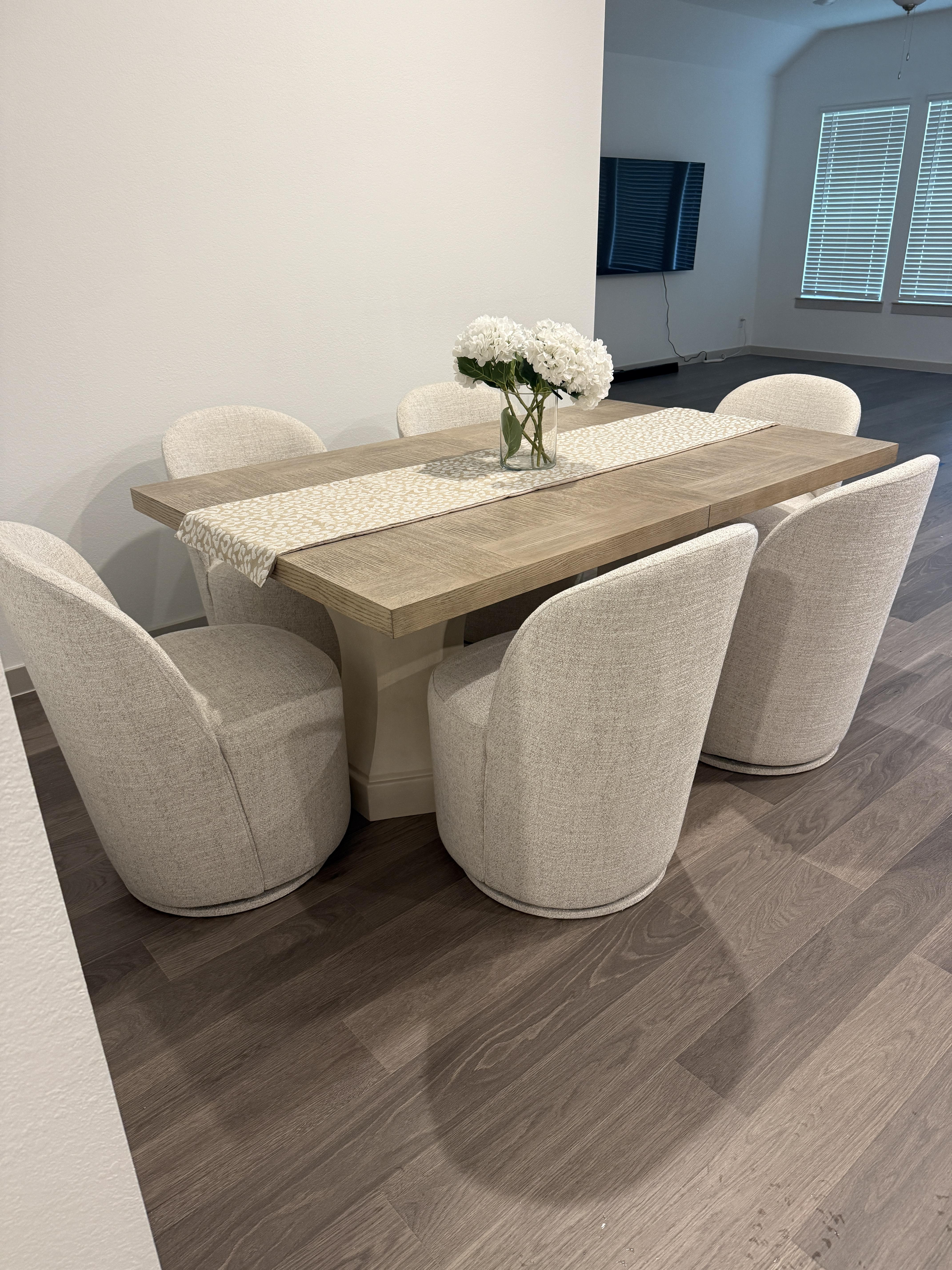 さえらアキアカネ　テーブルクロス Jorlaina Dining Extension Table Top | Ashley