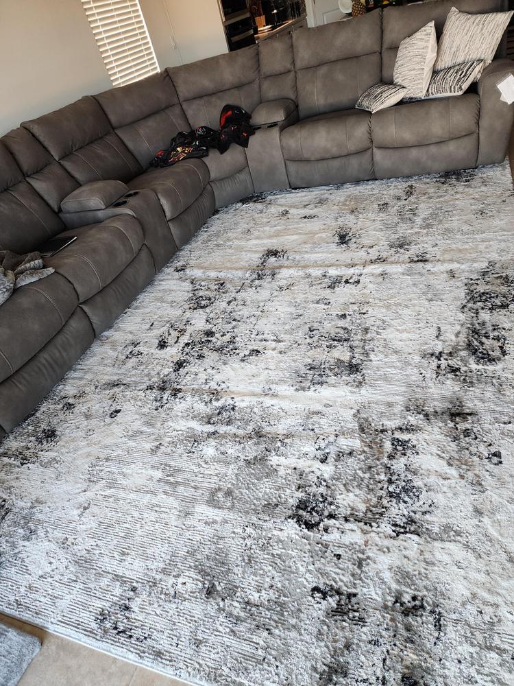 Langwell 5' x 7' Rug | Ashley