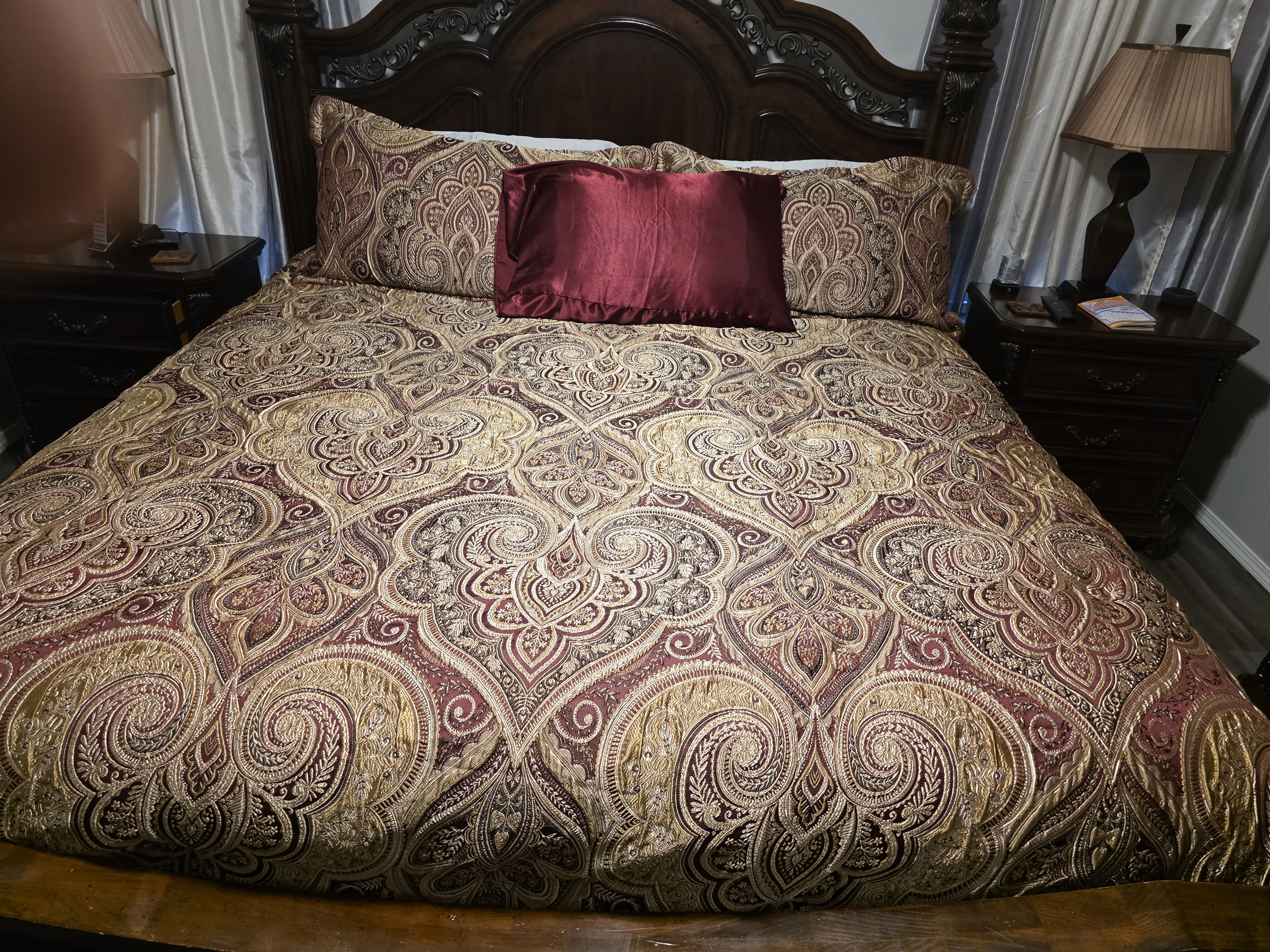 Five Queens Court Bordeaux Queen 4 Piece Comforter Set | Ashley
