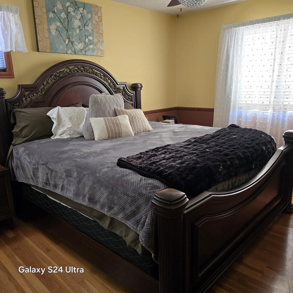 Lavinton King/California King Poster Headboard/Footboard Panels