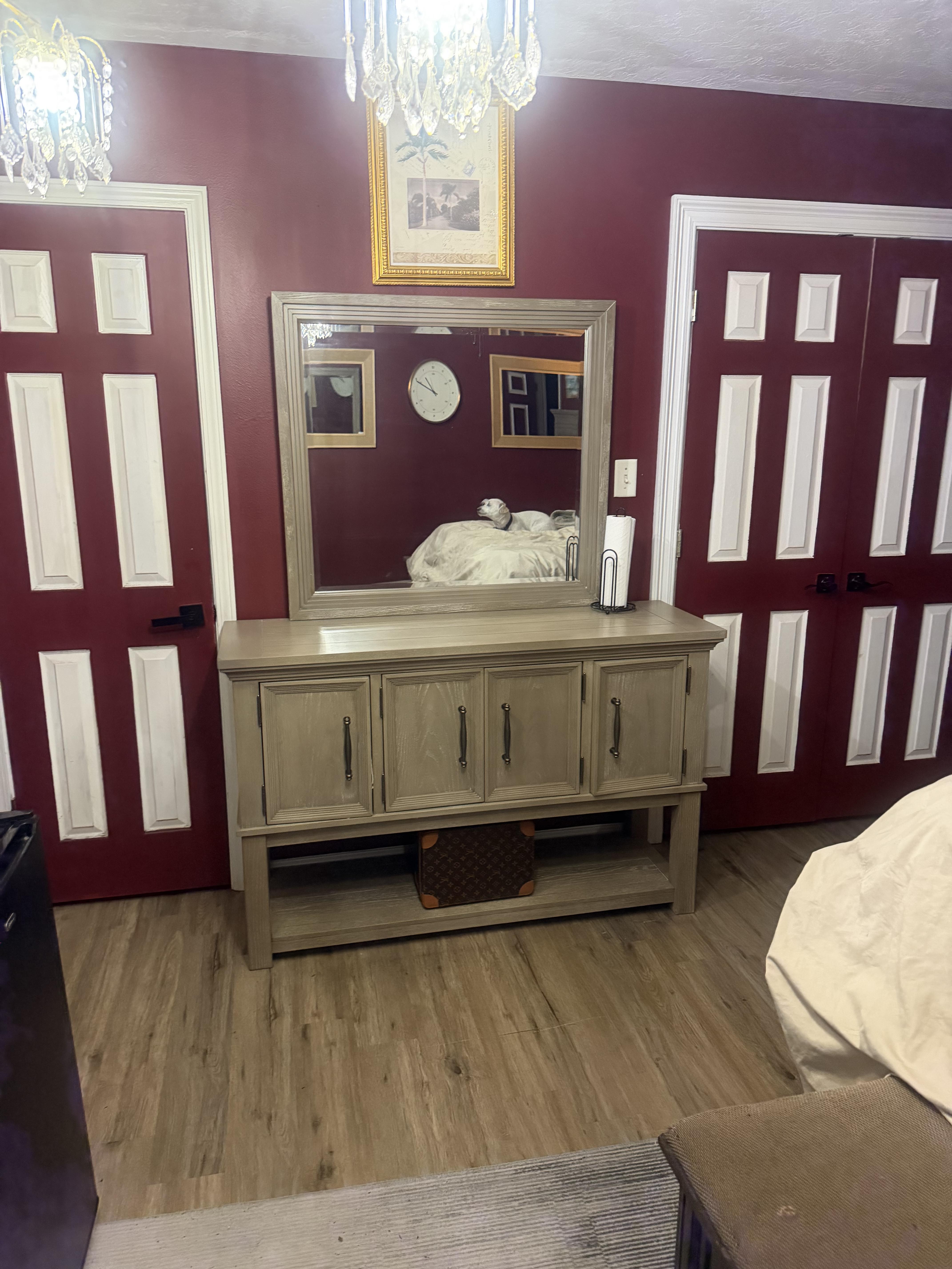 Vallardia Dining Server | Ashley