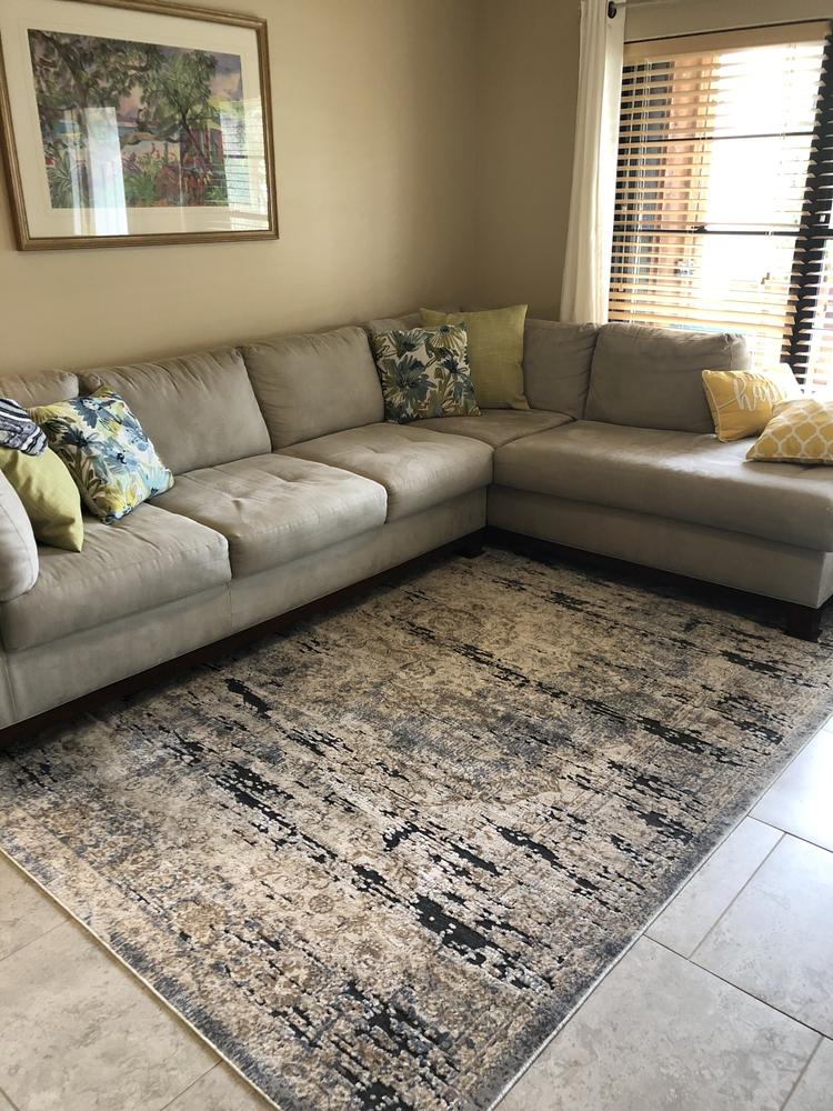 South 8' x 10' Rug | Ashley