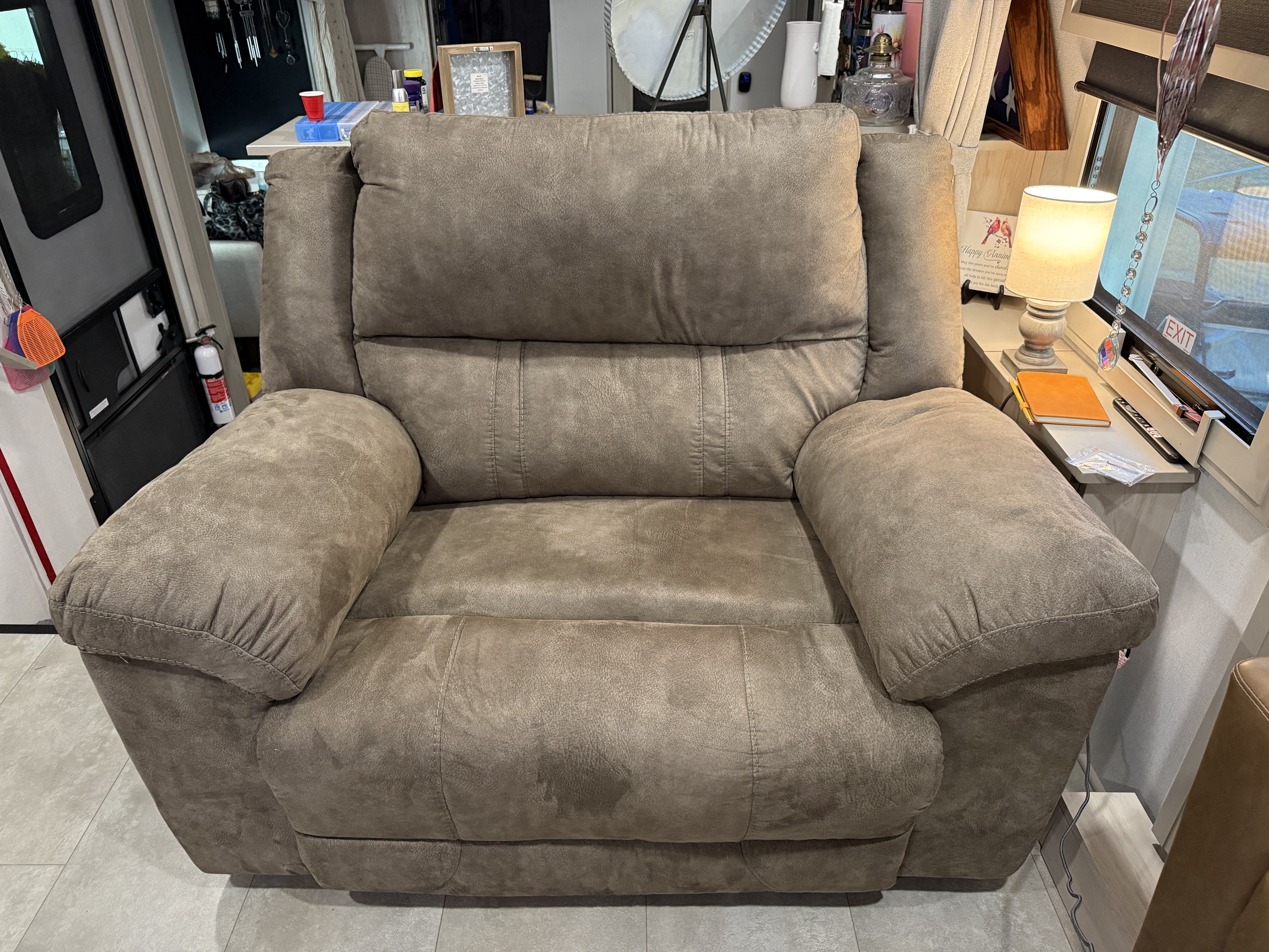 Laresview Oversized Manual Recliner | Ashley
