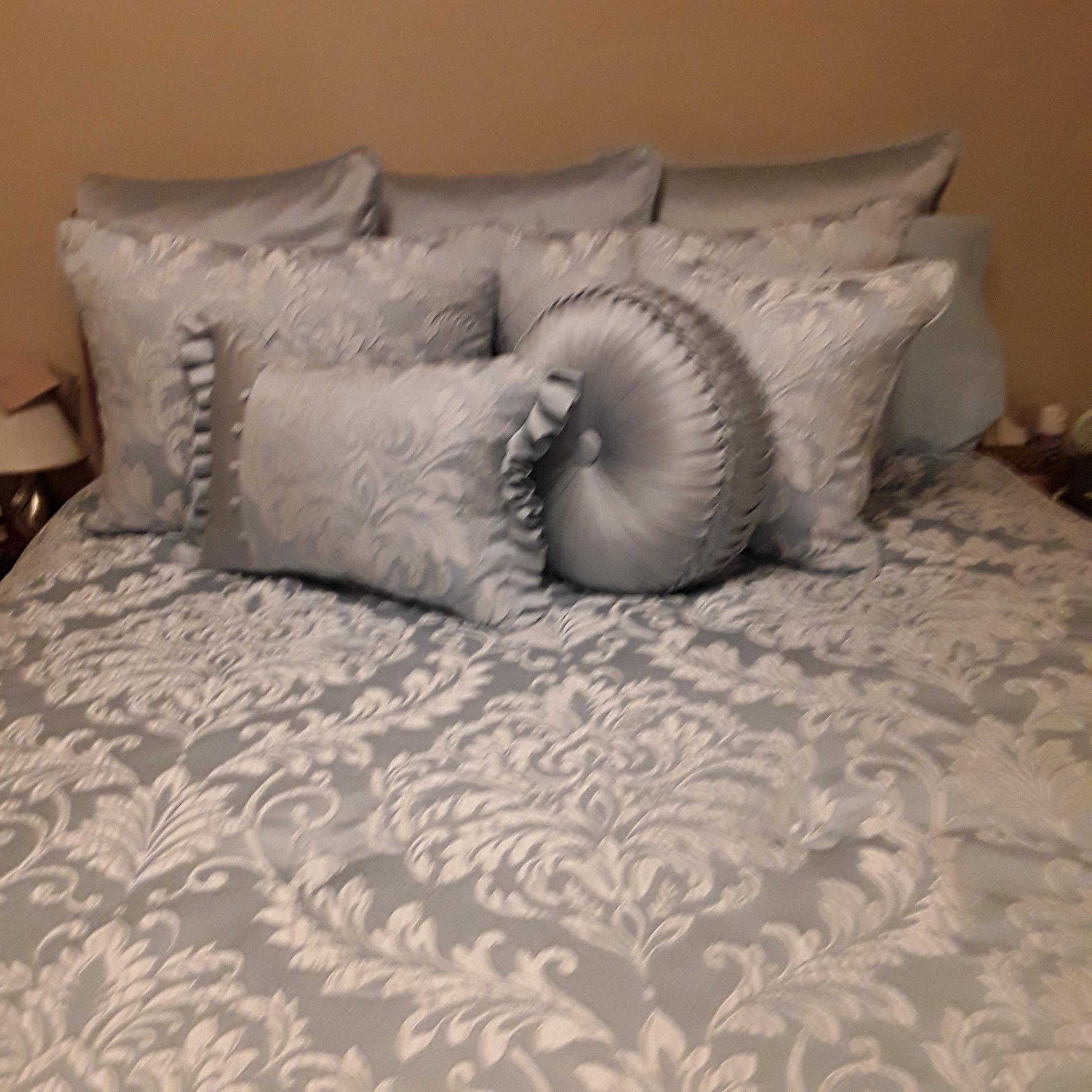 J. Queen New York Malita 4-Piece Comforter Set | Ashley