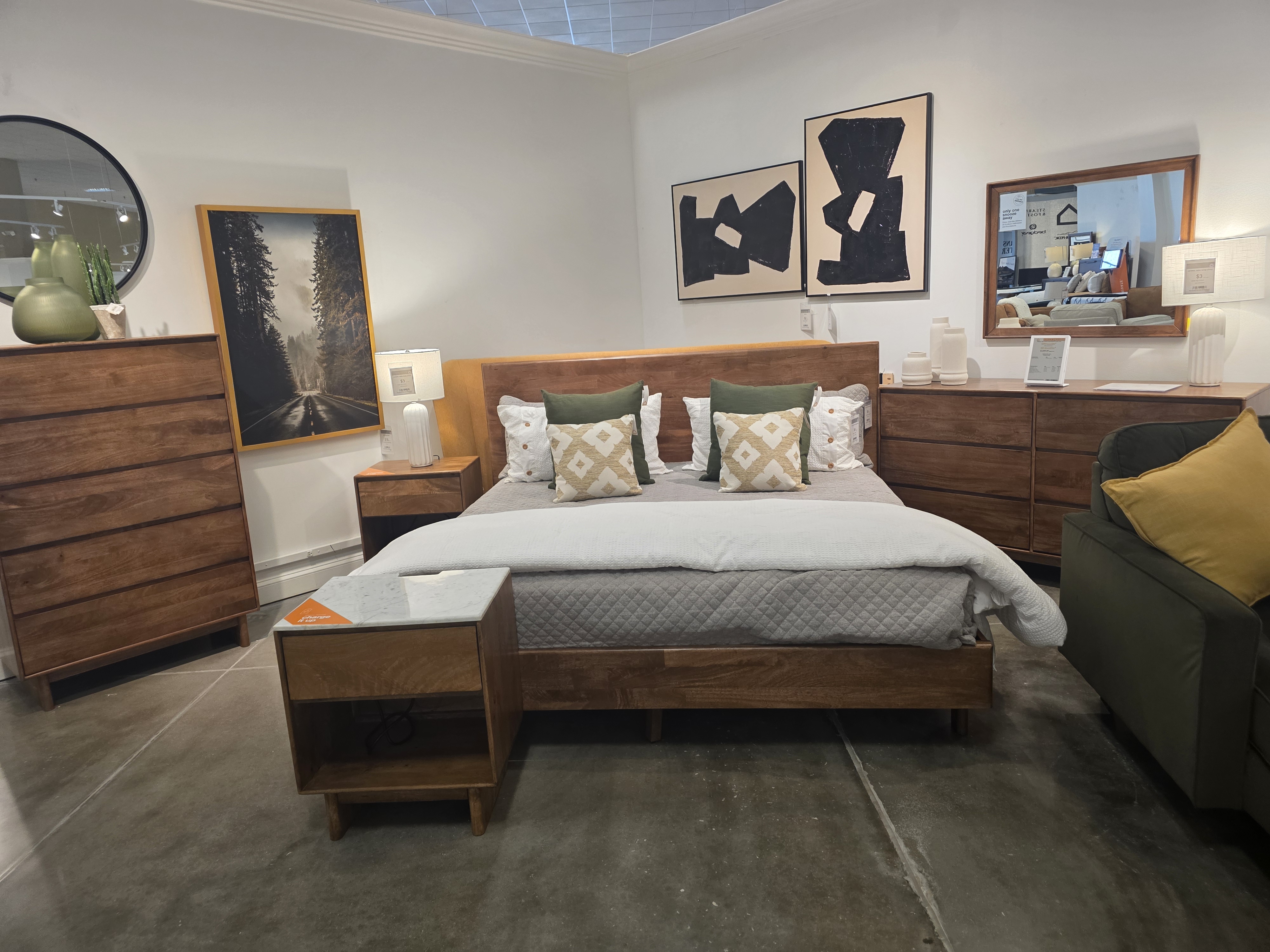 Isanti California King Panel Bed | Ashley