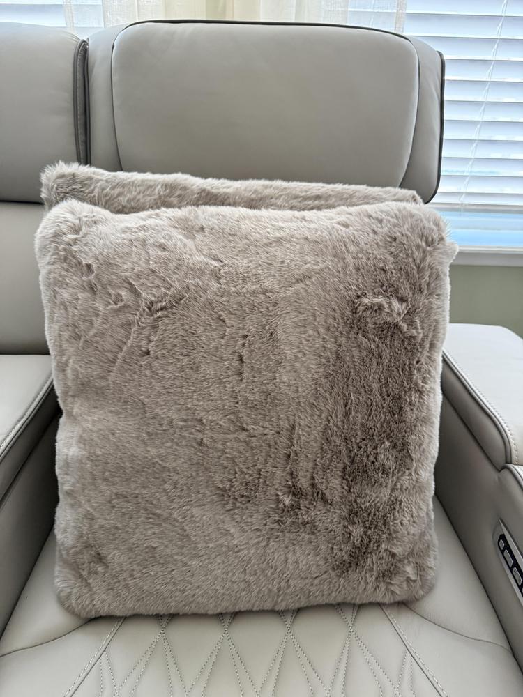 Gariland Pillow | Ashley