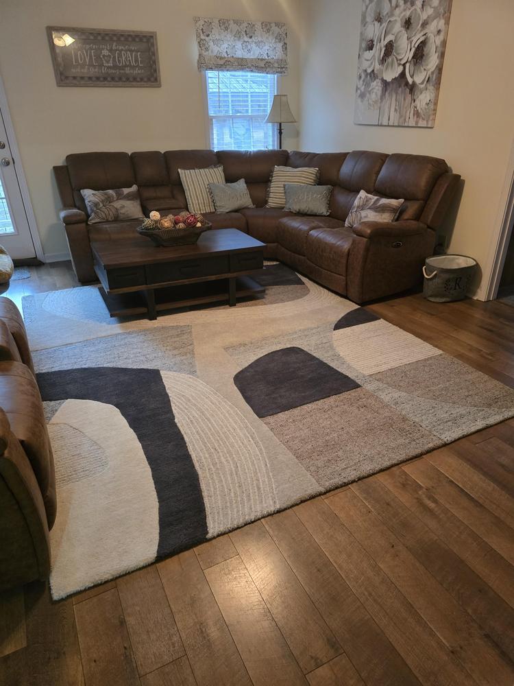 Edrickhill 5' x 7' Rug | Ashley