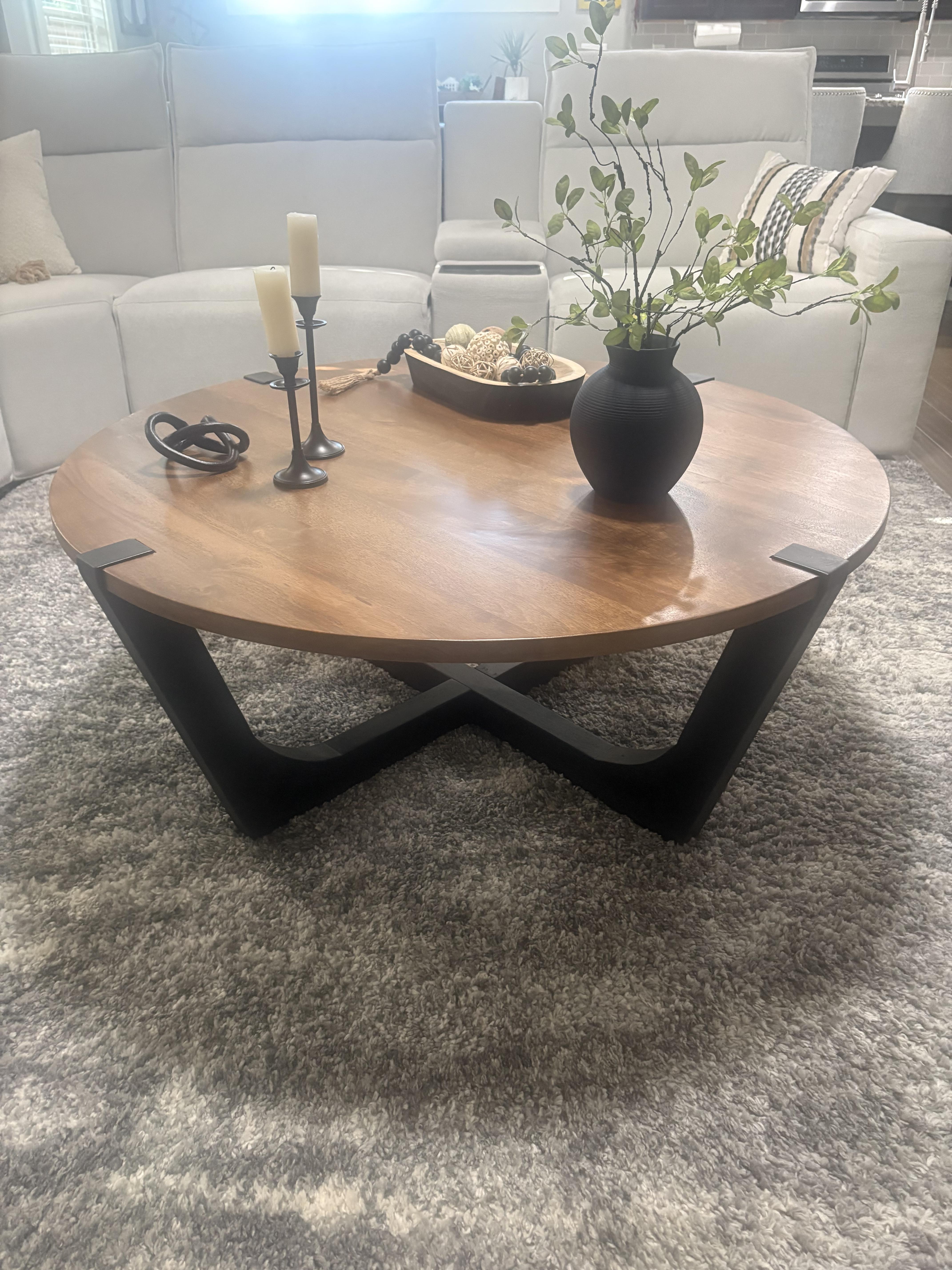 香葉様 Hanneforth Coffee Table | Ashley