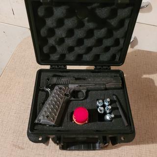 Pistol plus bb's and CO2 carts all good