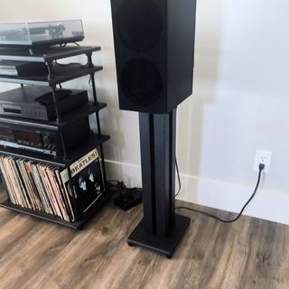 Monolith 28" Stand with KEF R3 Speaker