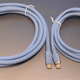Left cable is USB4 gen2 
Right cable is USB2
Both are 6ft cables