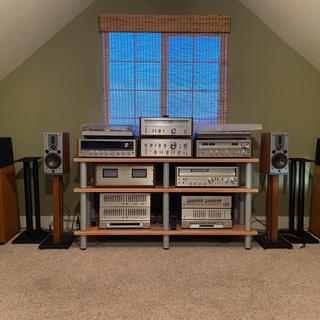 Heavy Vintage gear now displayed and organized.
TWO THUMBS UP