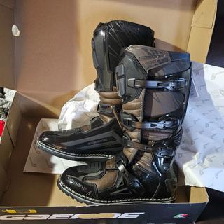 Gaerne Fastback Enduro Boots | Riding Gear | Rocky Mountain ATV/MC