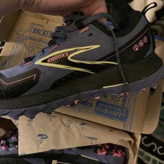 Cascadia 18 GTX Womens Waterproof Trail Running Shoes | Brooks Running