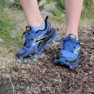 Cascadia 18 GTX Womens Waterproof Trail Running Shoes Brooks Running