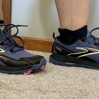 POW CASCADIA GTX 女性用M 黒 GORE-TEX 新品 Cascadia 18 GTX Womens Waterproof Trail Running Shoes | Brooks Running