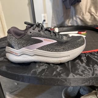 Brooks Ghost Max 2 Neutrale hardloop- en wandelschoen voor dames, Kokosmelk/Grijs/Zephyr, 9 X-Wide