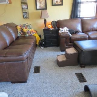 Raymour and flanigan leather sofa discount