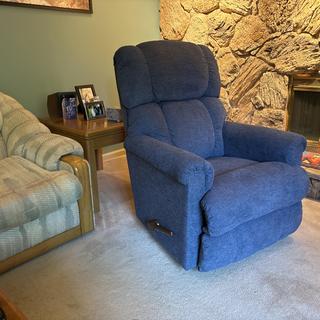 Phillips Rocker Recliner | Raymour & Flanigan