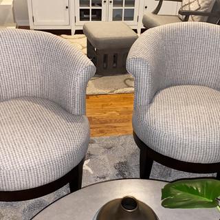Raymour and flanigan swivel chair discount