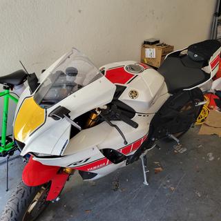 Rizoma Stealth Mirrors Yamaha R1 / R1M 2020-2025 - RevZilla