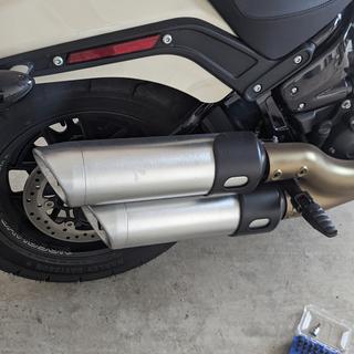 Vance & Hines Hi-Output Slip-On Mufflers For Harley Softail Fat
