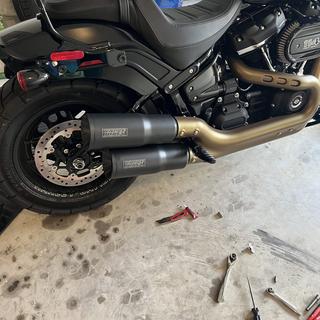 Vance & Hines Hi-Output Slip-On Mufflers For Harley Softail Fat