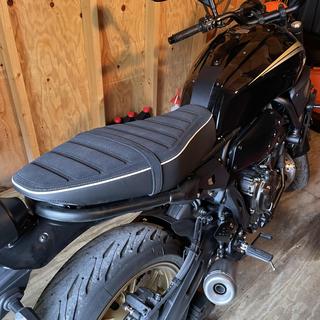 Yamaha Flat Seat XSR700 2018-2025 - RevZilla