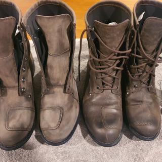 モカ Flat LEATHER clogs with fringe detail - Shoes - Women | Bershka