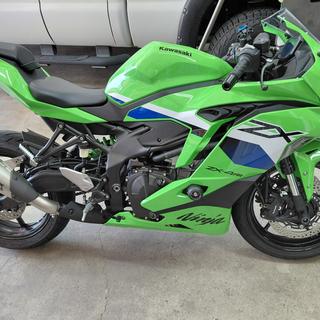 Yoshimura AT2 Street Slip-On Exhaust Kawasaki Ninja ZX-4R / ZX-4RR