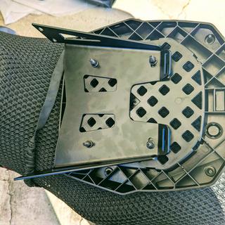 【新品・即決】GIVI E251 モノキーベース◇MONOKEY【V56，V47，V46，OBK58，OBK42，TRK52，TRK46，E52，E55等に対応】② GIVI モノキーケース用汎用ベース | □キャリア・ケース | K\u0027s-STYLE