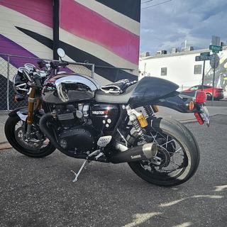 Akrapovic Slip-On Exhaust Triumph Speed Twin / Thruxton 1200 / R