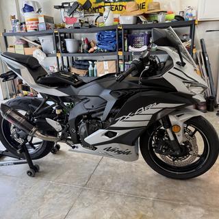 Akrapovic Racing Exhaust Systems Kawasaki Ninja ZX-4R / ZX-4RR