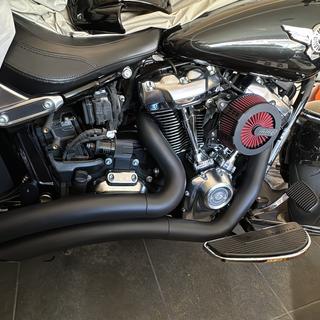 Vance & Hines Big Radius Exhaust For Harley Softail Breakout Vance & Hines Big Radius Exhaust For Harley Softail Breakout