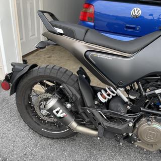 LeoVince LV-10 Slip-On Exhaust Husqvarna Svartpilen 401